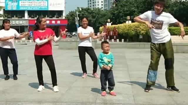 上海搞笑演艺广场,笑翻天！上海搞笑演艺广场欢乐盛宴大揭秘