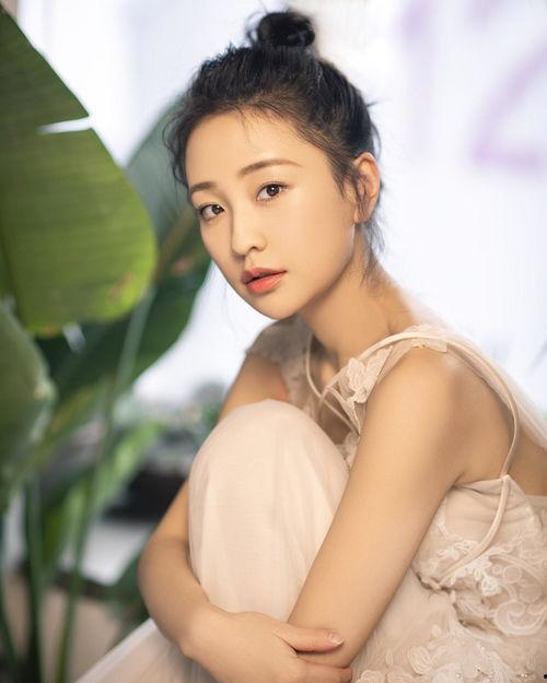 汪晴演员多大,青春绽放，演绎璀璨星途